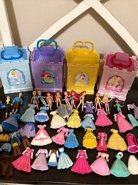Huge vintage lot of Disney Polly pockets castles clothes and accessories!!